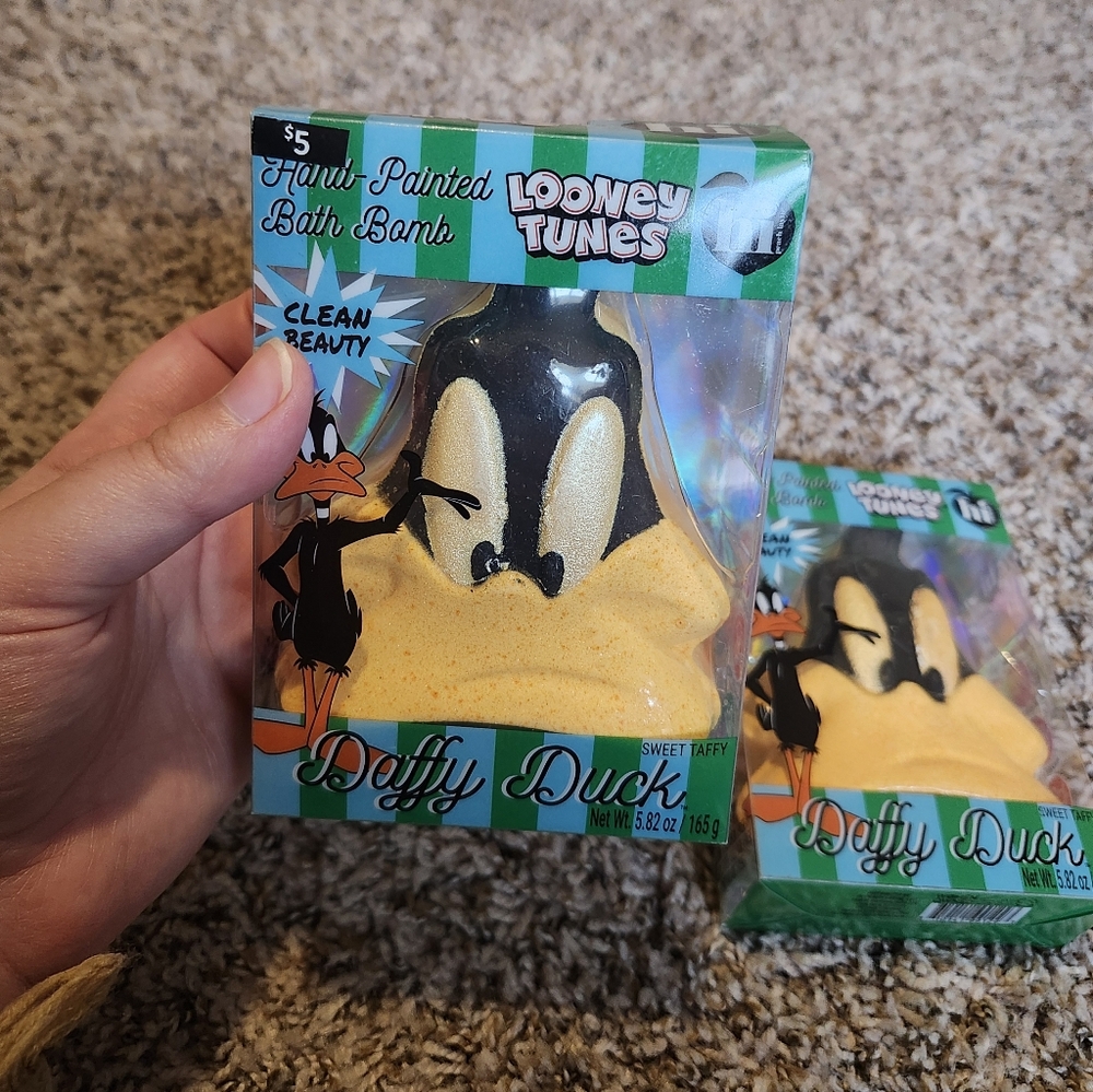 Warner Bros. Looney Tunes Daffy Duck Bath Sponge - Yellow and Black